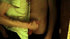 ट्विंक वाइल्ड ग्लोरी होल एक्शन एक्सप्लोर करता है