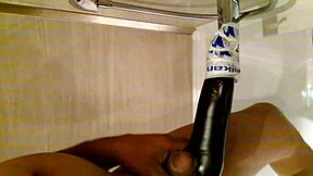 Solo amateur performance in a gay context