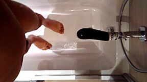 Solo amateur performance in a gay context