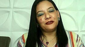 A mãe e o filho donzelo story unfolds