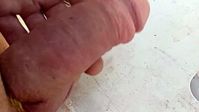 मेरा लंड स्लो मोशन में गिरता और उछलता है, क्लोज-अप