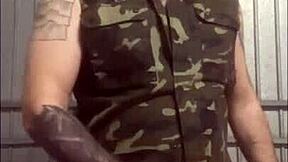 क्या तुम हॉट मिलिटरी गियर में सोल्जर को बांग करोगे? 😜