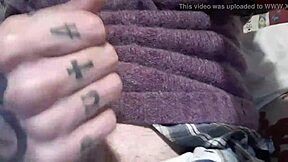 मेल्विनकोफिशियल सोलो झड़क सेशन में ह्यूज कॉक दिखा रहा है