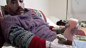 मेल्विनकोफिशियल सोलो झड़क सेशन में ह्यूज कॉक दिखा रहा है