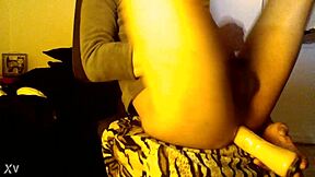 ब्लू फिल्म में रेट्रो टॉय खेल की झलक