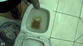 Solo Pissing Action in Bold Display