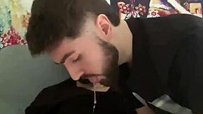 जोरदार जुनून के साथ चूमना और चूसना