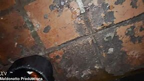 मैरिड स्टड को हार्ड ड्रिल्ड, लंड अंदर कम करता है, फिर बोल्ट्स