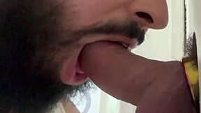 Barbudo Mama ROLAS no GLORY HOLE - Vídeo Completo no Red
