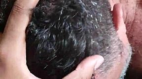 यार, यह 18+ नौजवान स्टड बड़े आदमी को अपना लंड चूसते हुए पसंद करता है!