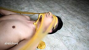 Covering my face with slime in outdoor solo