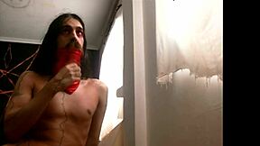 स्कार्लेट व्होर मसिव मॉन्स्टर डिल्डो डीपथ्रोट करती है