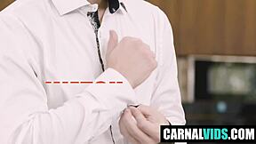 पास्टर अपने बॉय को प्यासा है और हार्ड पाउंड करता है। डेक्स डेवाल और निको ज़ेटा डीप जाते हैं।