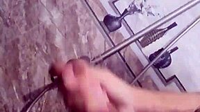 gay sục trong ph�ng tắm