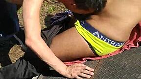 जंगल में डोमिनेशन, एबैंडंड कार्स के बीच ऑर्गी में खुलती है