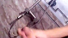 gay sục trong ph�ng tắm