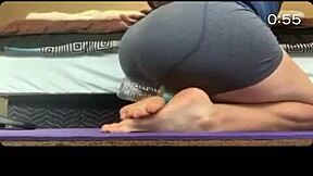 Bouncing Bubble Butt on Soles in Fetish Play