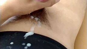 Why does this hetero keep cumming so much in his milky punheta with that tasty pau full of porra?