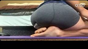 Bouncing Bubble Butt on Soles in Fetish Play