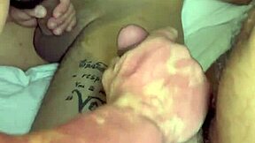 ब्राजीलियन बाइसेक्सुअल टीम बिग कॉक बेयरबैक ग्रुप में डाइव करती है इंटेंस अस्स क्रीमपाई एक्शन के साथ