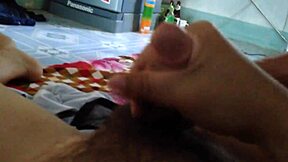 एशियन लड़का इंटेंस चुदाई सेशन में कंट्रोल लेता है