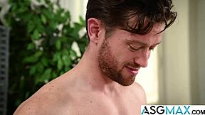 जॉनी का विशाल लंड सेक्सी रूममेट को पैशनेट चुदाई में बर्बाद!